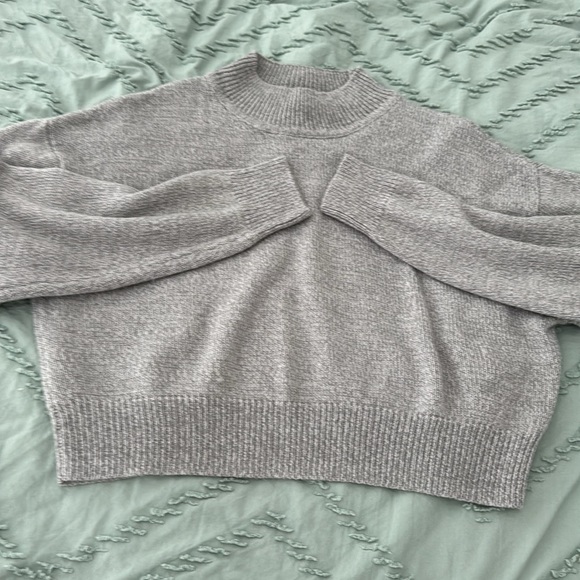 H&M cropped turtleneck sweater - Picture 2 of 2